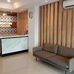 Front One Boutique Tugu Muda Semarang