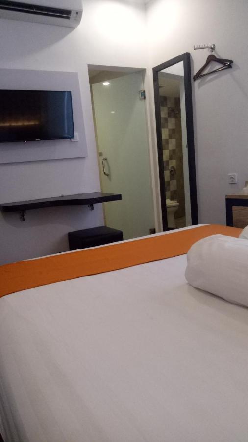 Hotel Front One Boutique Tugu Muda Semarang