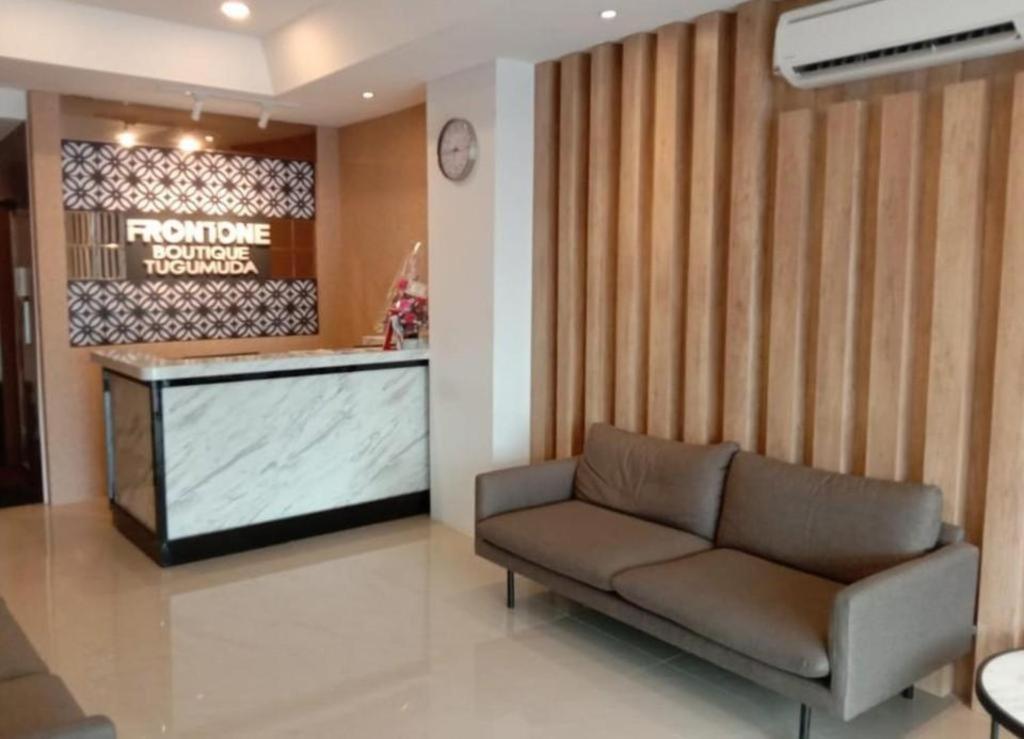 Front One Boutique Tugu Muda 2* Semarang